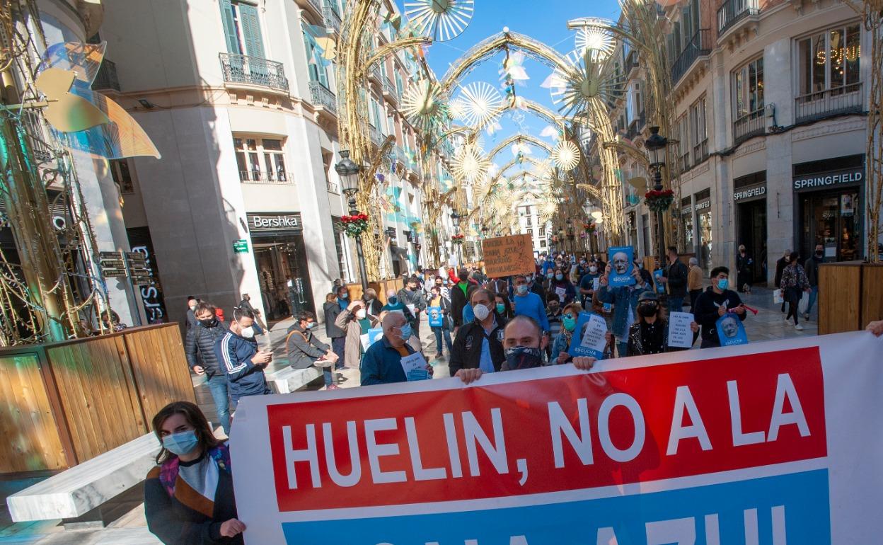 Manifestación contra la zona azul en Huelin, esta mañana en la calle Larios. 