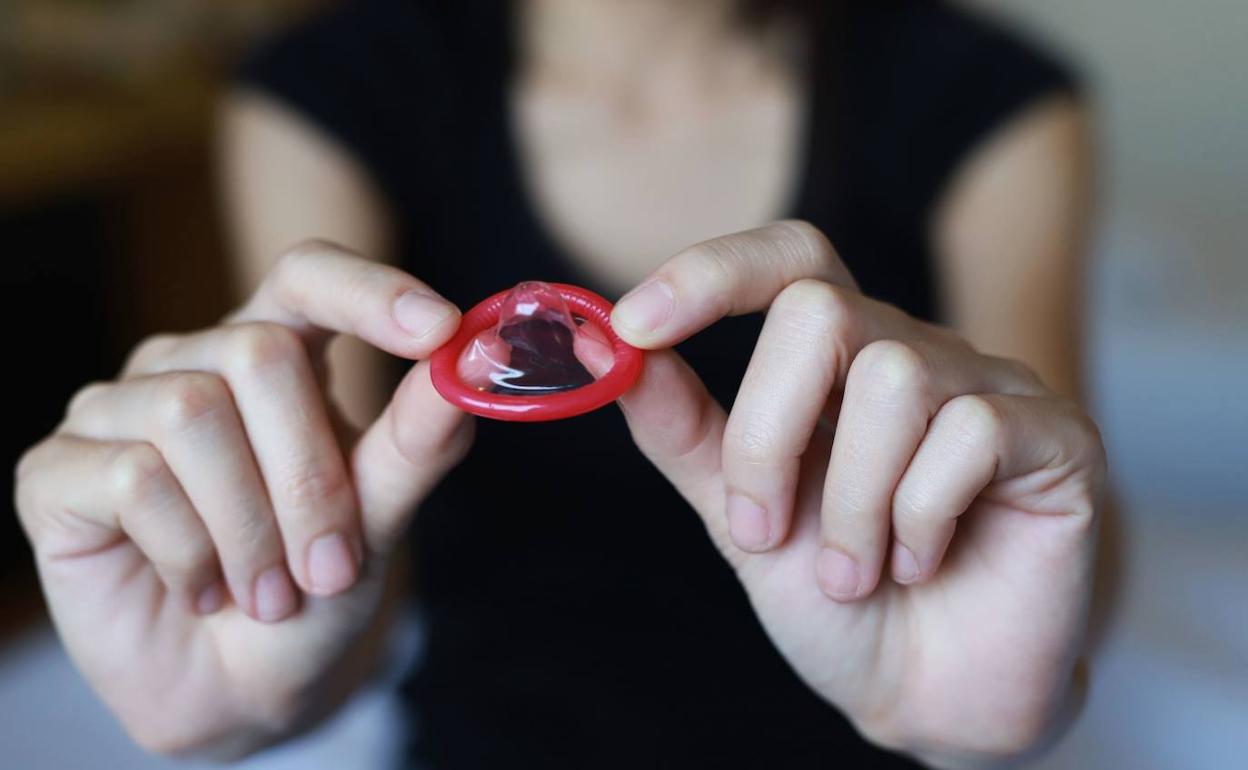 Málaga, entre las provincias andaluzas en las que más caen los nuevos contagios de VIH