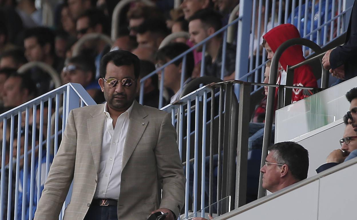 El jeque Al-Thani, en el palco de La Rosaleda. 