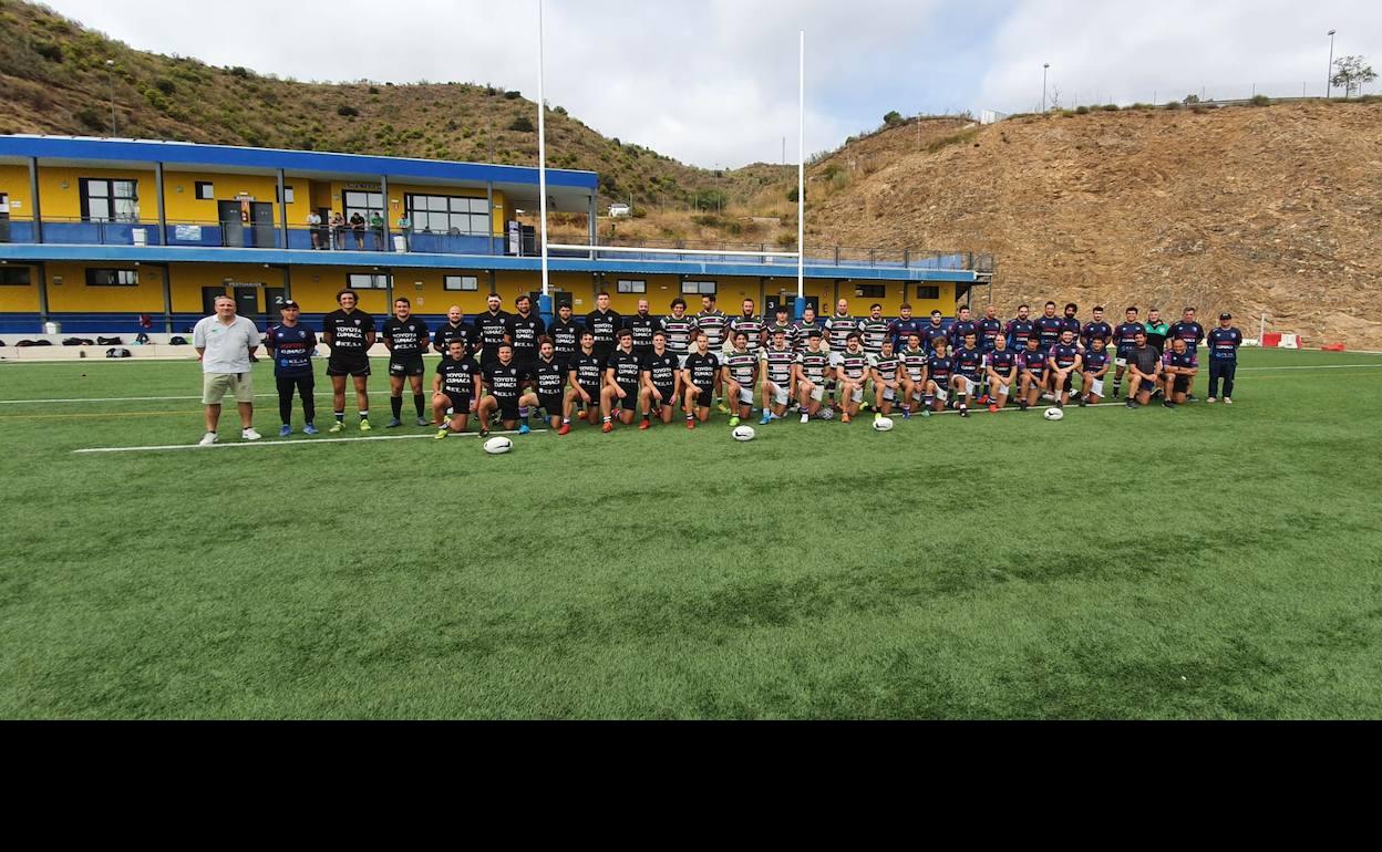 La plantilla posa en el Campo de Rugby Manuel Becerra (Rincón de la Victoria), donde están disputando los partidos esta temporada. 