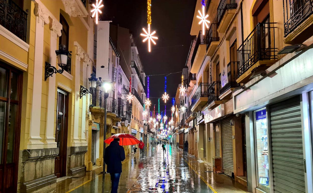 El alumbrado navideño en Ronda este año se ha inaugurado en una tarde lluviosa. 
