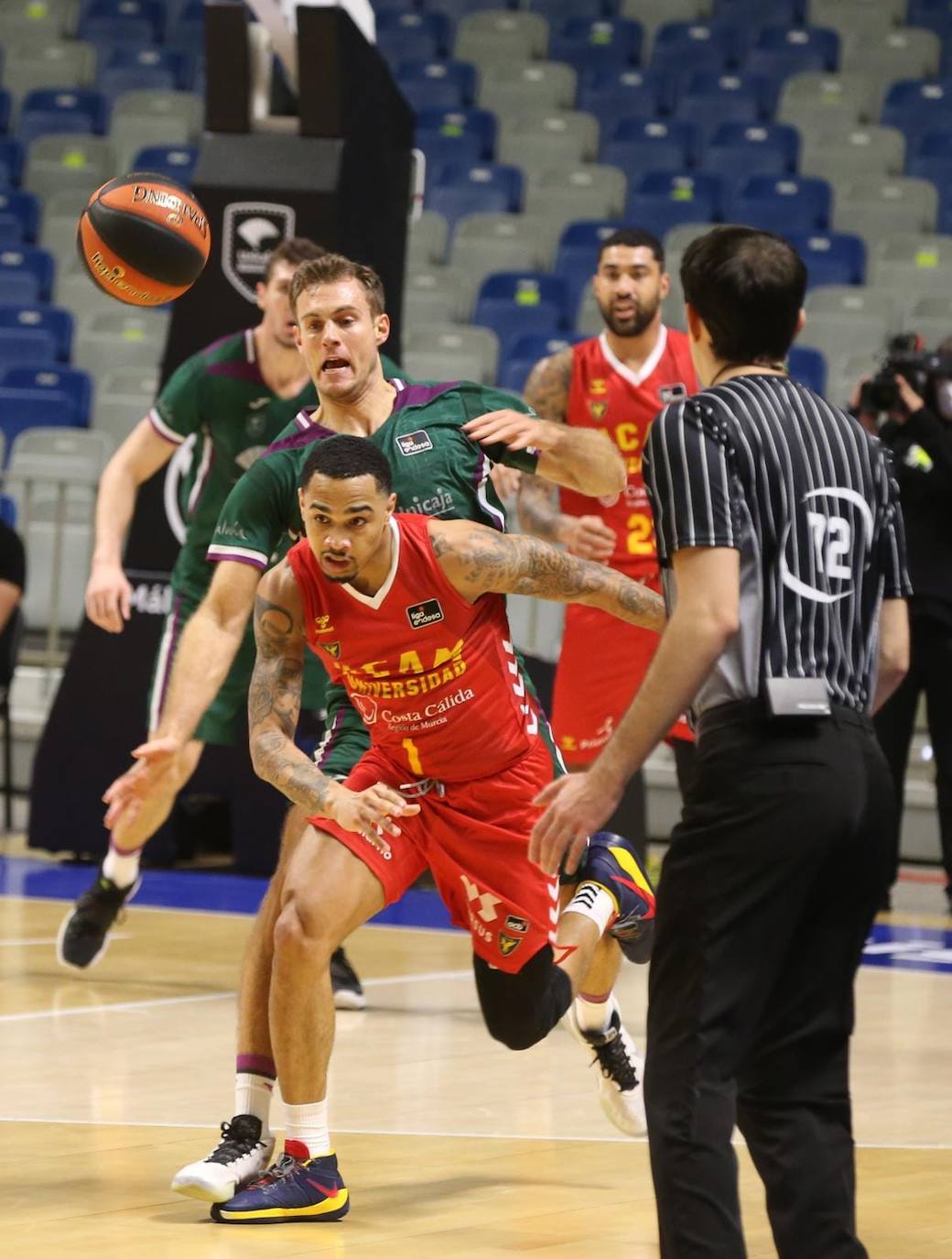 Victoria clara el Unicaja ante el UCAM Murcia