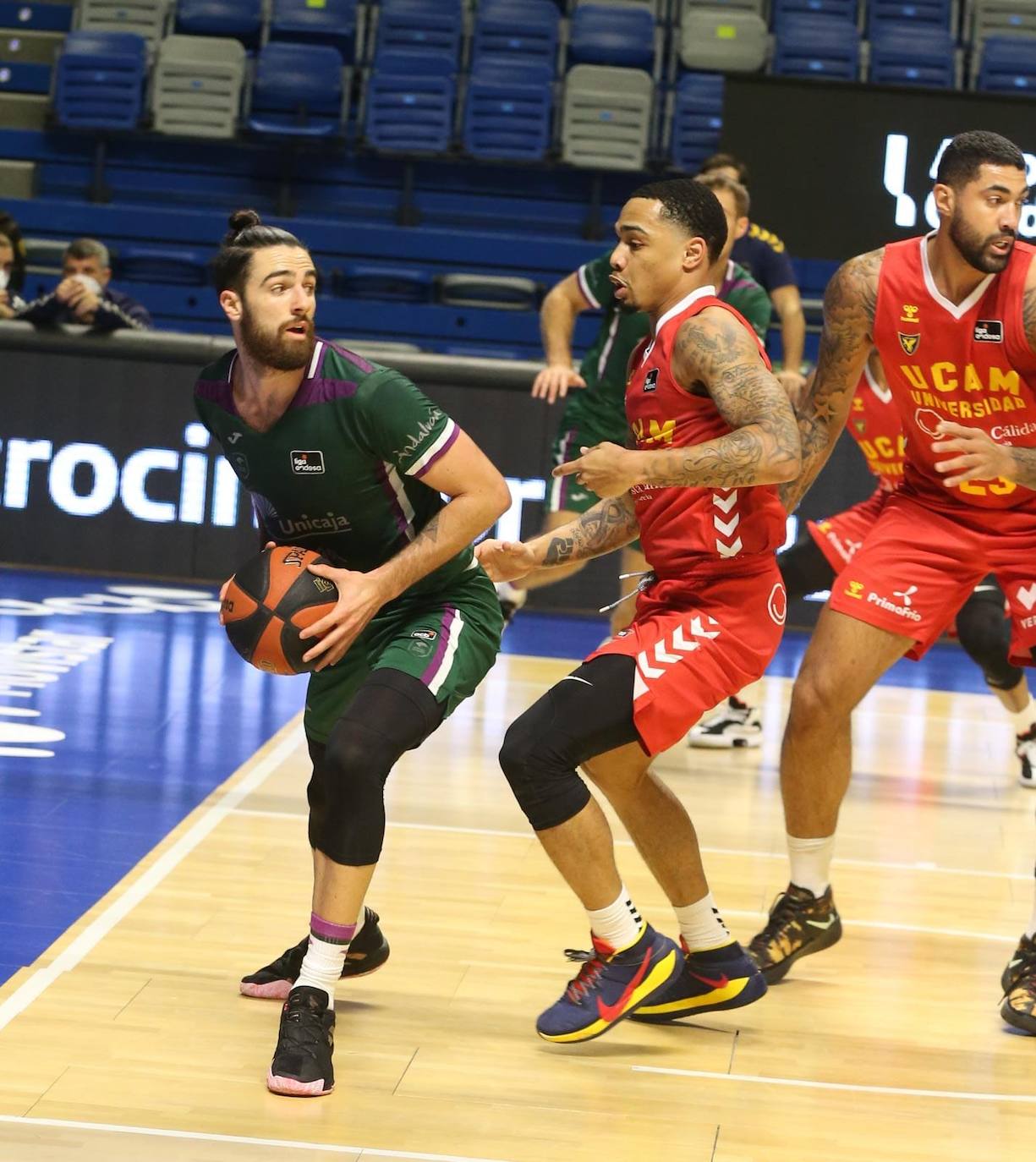 Victoria clara el Unicaja ante el UCAM Murcia