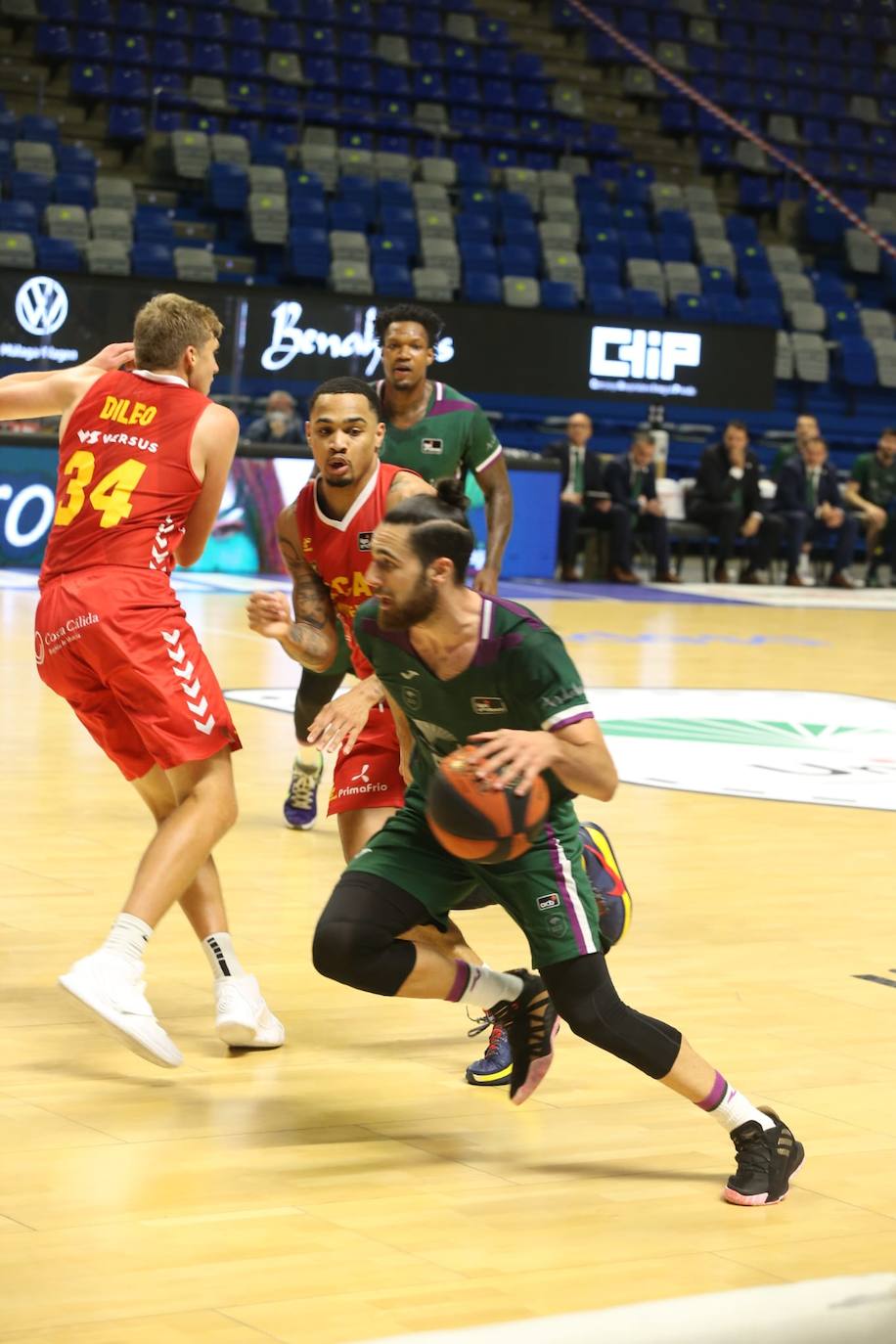 Victoria clara el Unicaja ante el UCAM Murcia