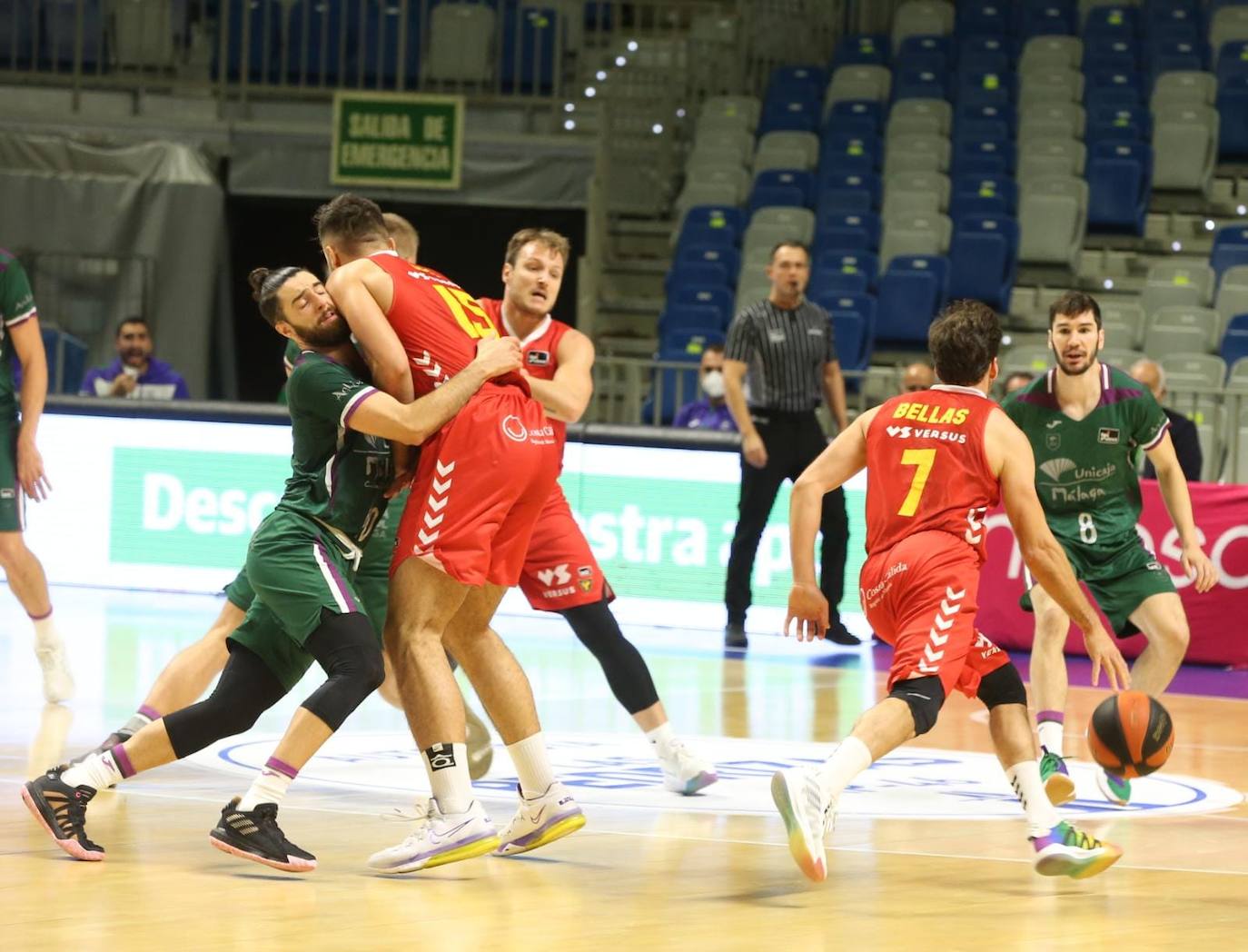 Victoria clara el Unicaja ante el UCAM Murcia