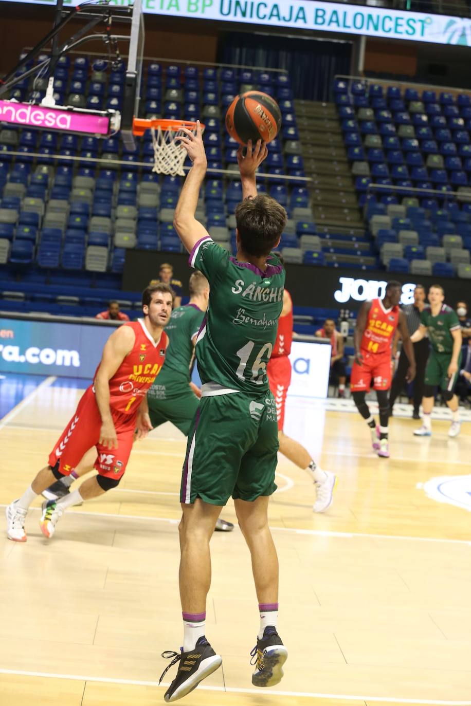 Victoria clara el Unicaja ante el UCAM Murcia