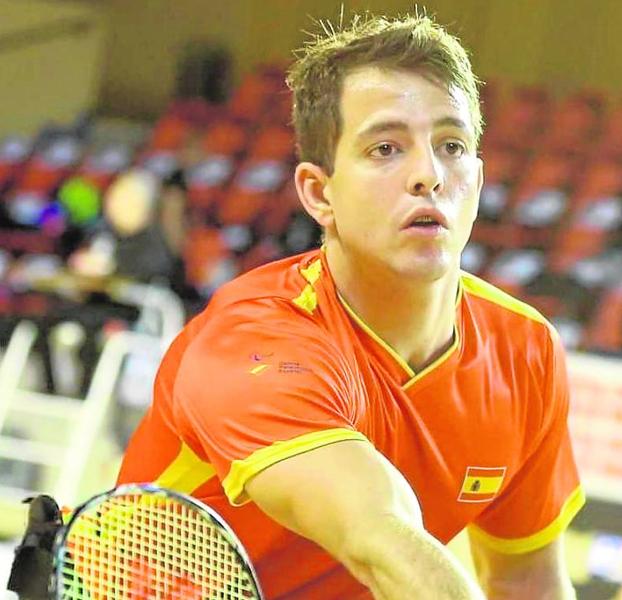 Alfonso Jiménez ha sido internacional en varias ocasiones y campeón con el combinado nacional de parabádminton.