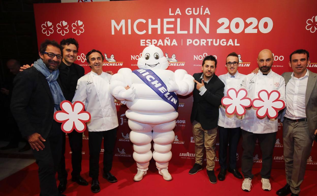 Los estrellas Michelin malagueños, el pasado año, tras la gala de la guía celebrada en Sevilla. 