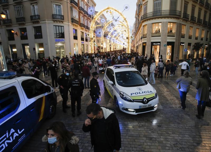 El cierre de bares y restaurantes reduce a partir de las seis la afluencia al Centro en el primer día con movilidad entre municipios