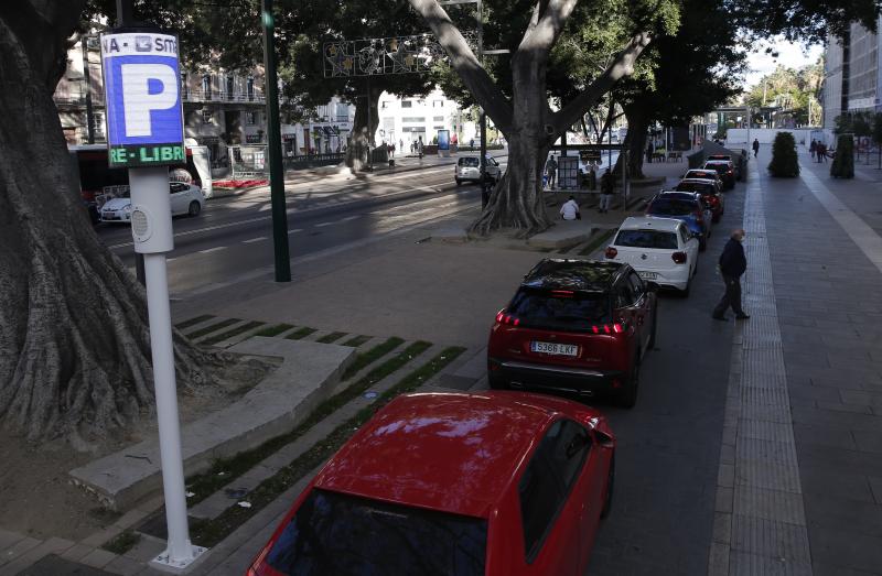 El cierre de bares y restaurantes reduce a partir de las seis la afluencia al Centro en el primer día con movilidad entre municipios
