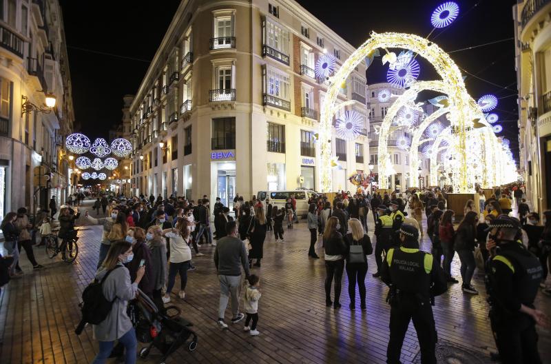 El cierre de bares y restaurantes reduce a partir de las seis la afluencia al Centro en el primer día con movilidad entre municipios