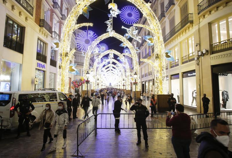 El cierre de bares y restaurantes reduce a partir de las seis la afluencia al Centro en el primer día con movilidad entre municipios