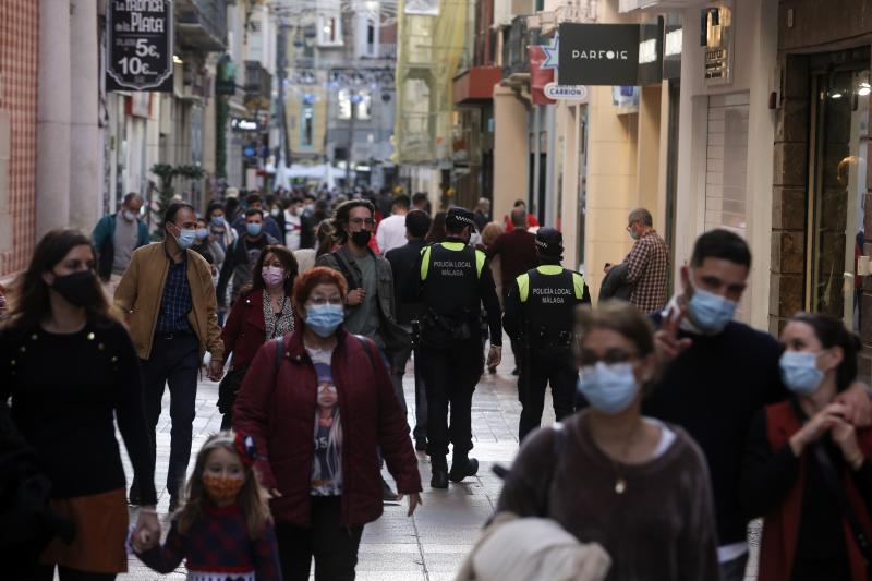 El cierre de bares y restaurantes reduce a partir de las seis la afluencia al Centro en el primer día con movilidad entre municipios