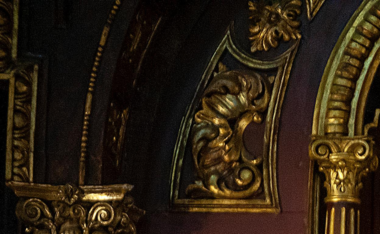 El Santo Cristo de la Salud en su altar en la iglesia del mismo nombre.