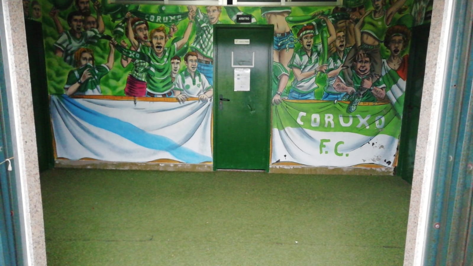 Imágenes del campo de fútbol O Vao en Coruxo, donde jugará el Málaga en la edición 20/21 de la Copa del Rey.