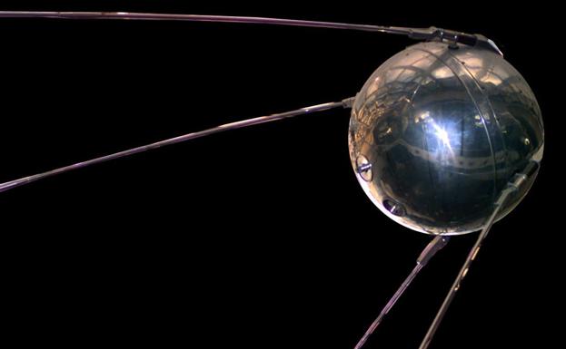 Réplica del satélite artificial Sputnik 1.