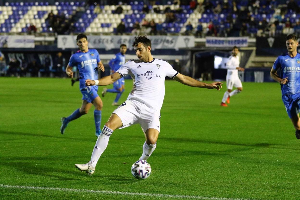 El delantero local Manel, en el partido de anoche. julio rodríguez
