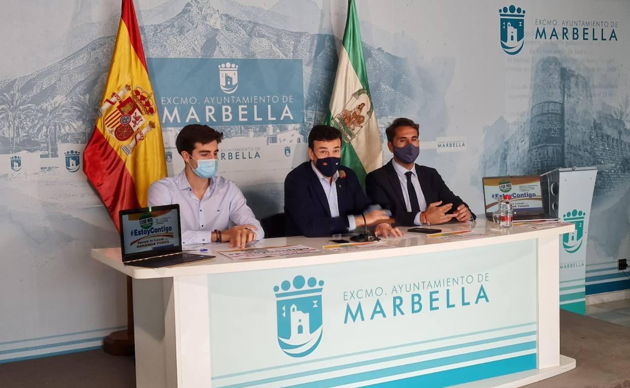 El concejal de Fomento Económico y Pymes, Cristóbal Garre, junto al asesor de la delegación, Alejandro Freijo, y el representante de 'Colabora Empresa', David García. 