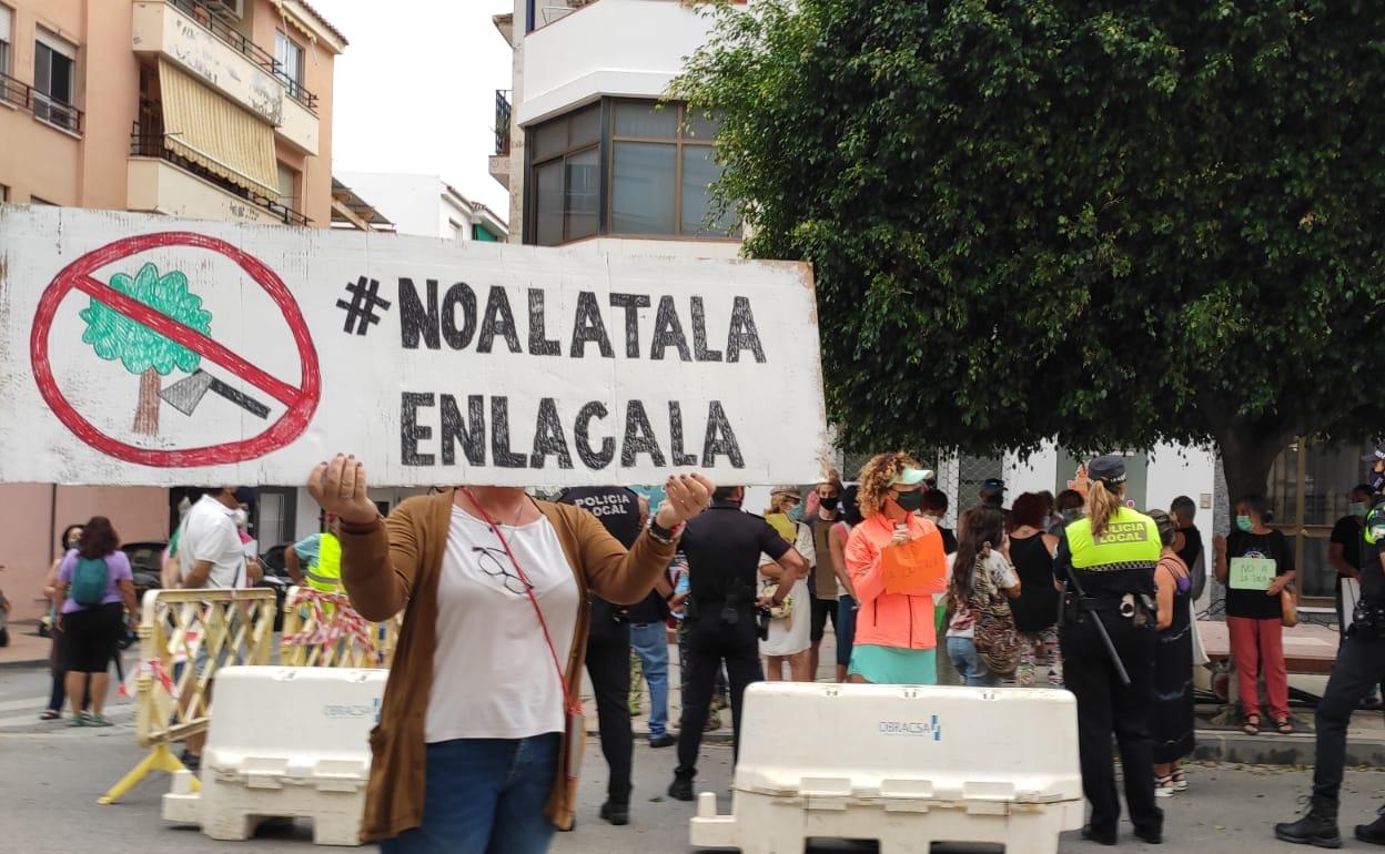 Protestas vecinales el pasado septiembre en La Cala del Moral. 