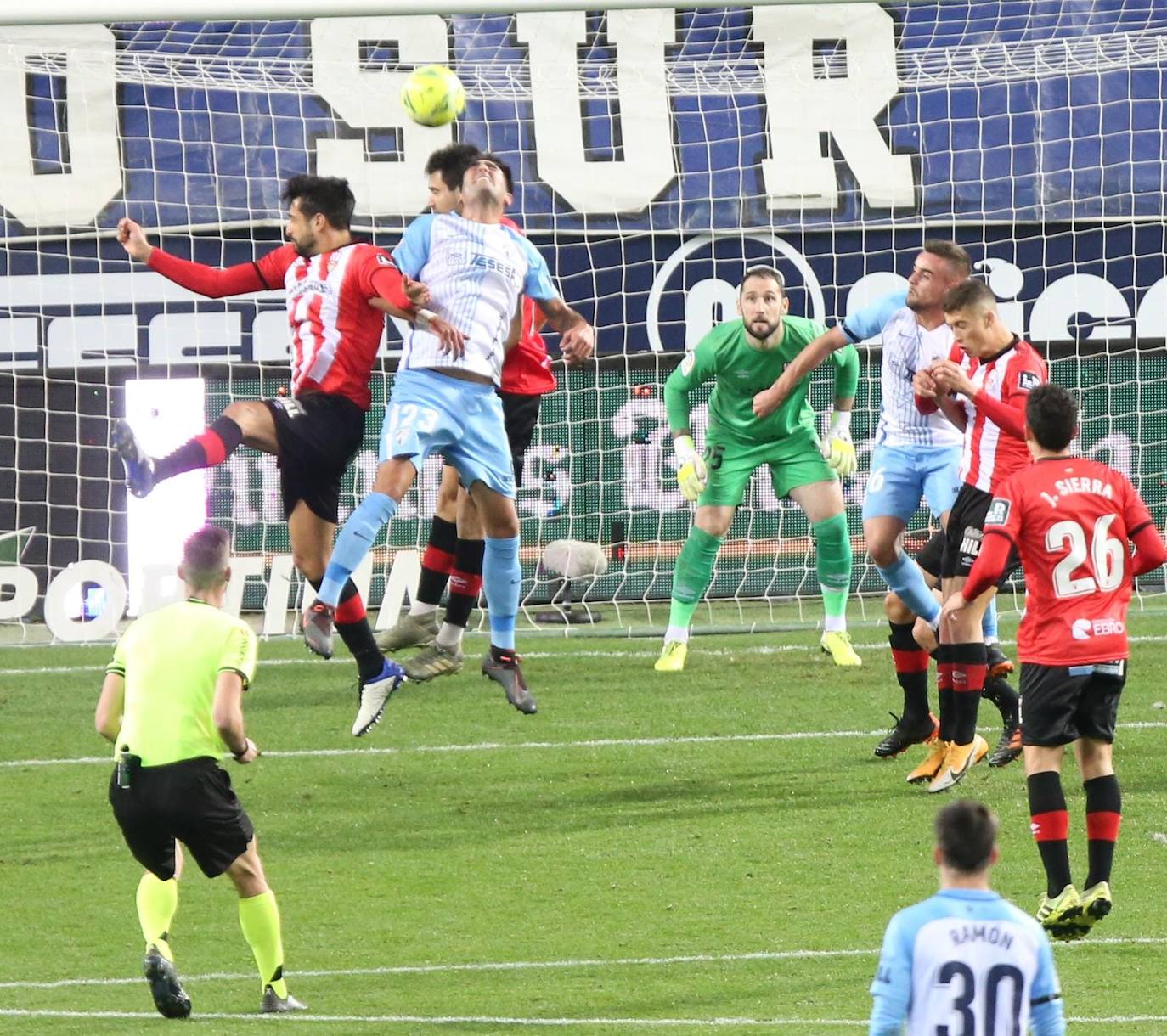 El partido se volvió a disputar en una Rosaleda sin público 