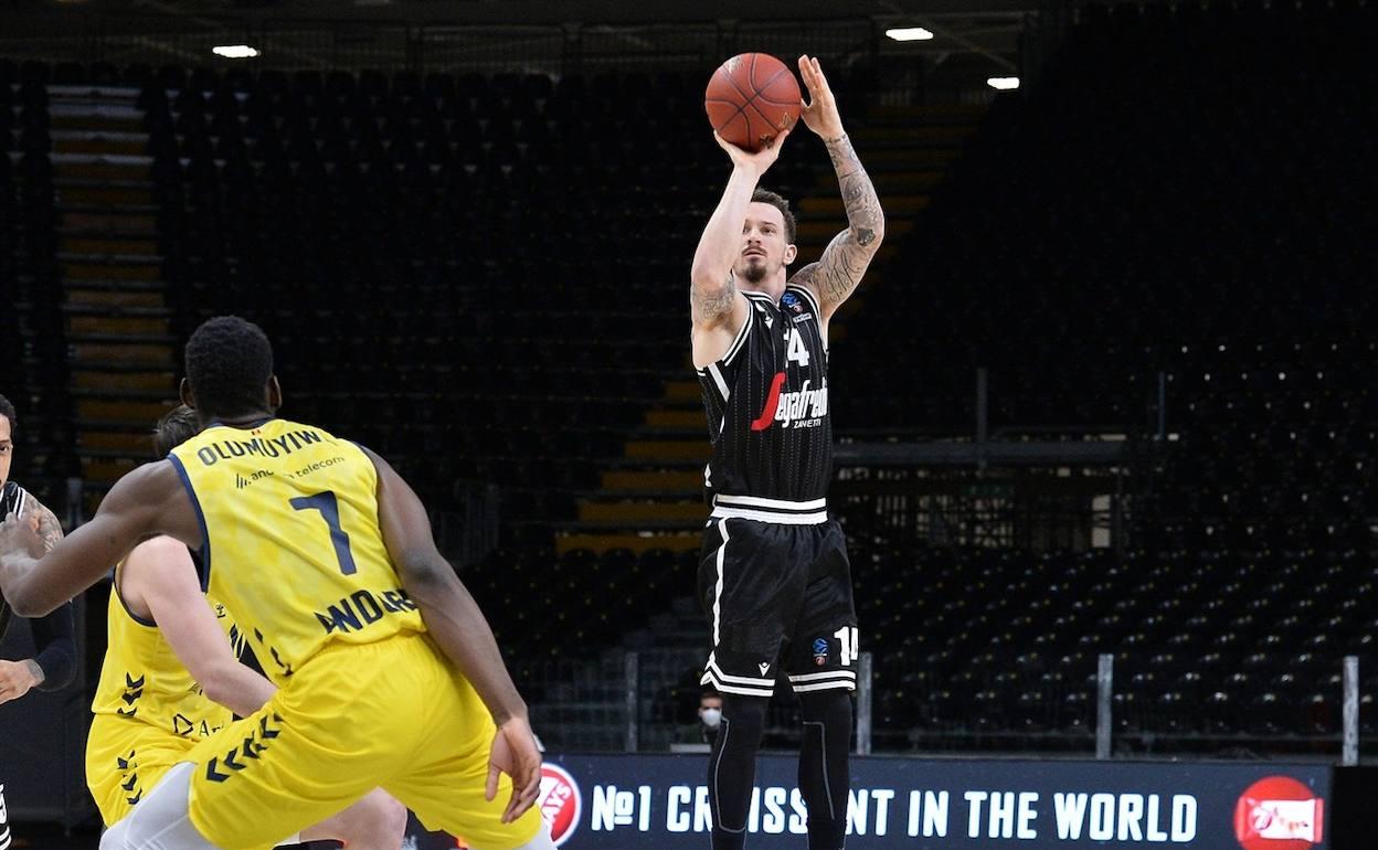 Adams, ex del Unicaja, anotó 33 puntos para el Virtus Bolonia y sentenció la tercera plaza del Mónaco. 