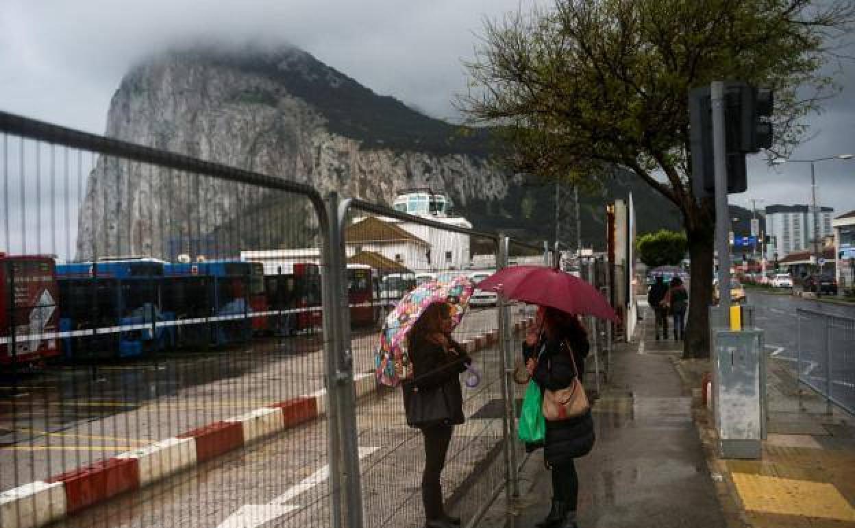 La Junta de Andalucía pide medidas urgentes en el paso con Gibraltar por la nueva cepa del coronavirus