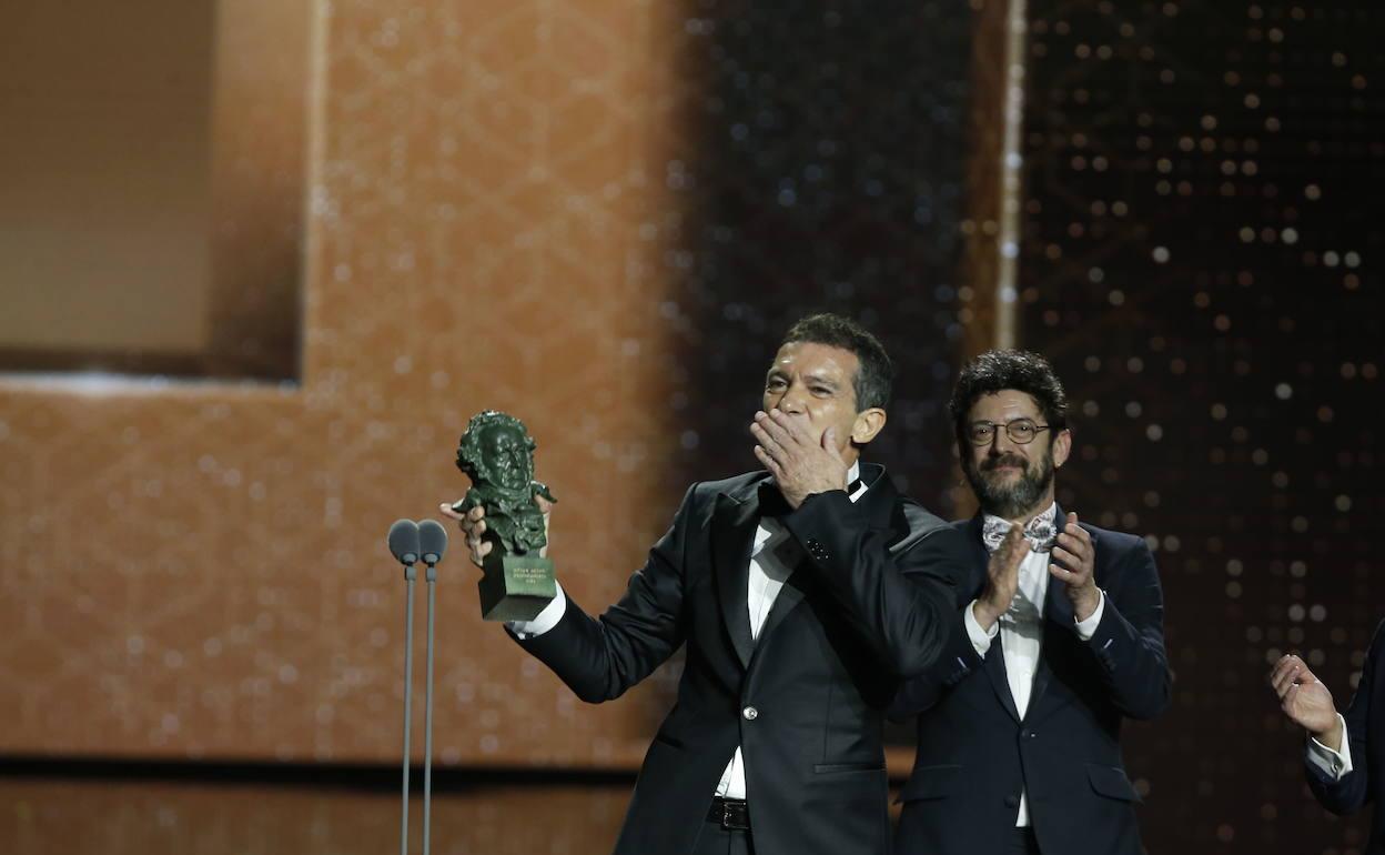 El actor, tras recibir el Goya en la gala celebrada en el Martín Carpena. 