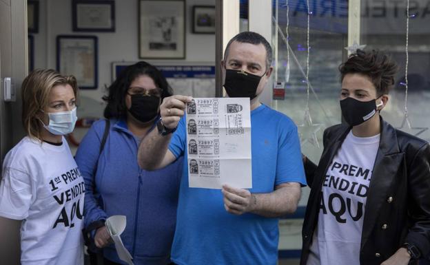 Emiliano e Irene encarnan un milagro de la Lotería de Navidad