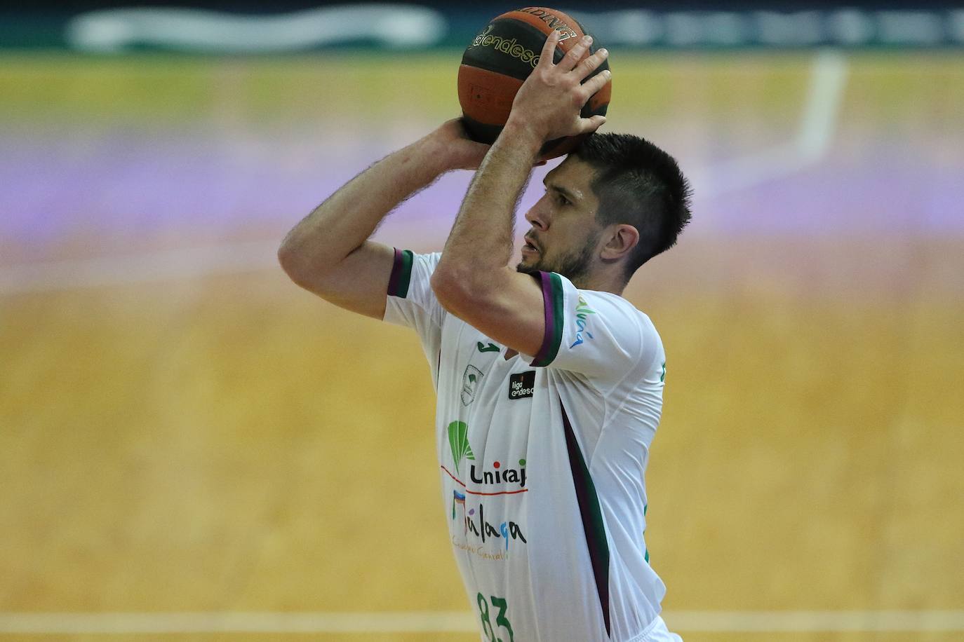 Victoria del Unicaja en la cancha del Bilbaco Basket. 