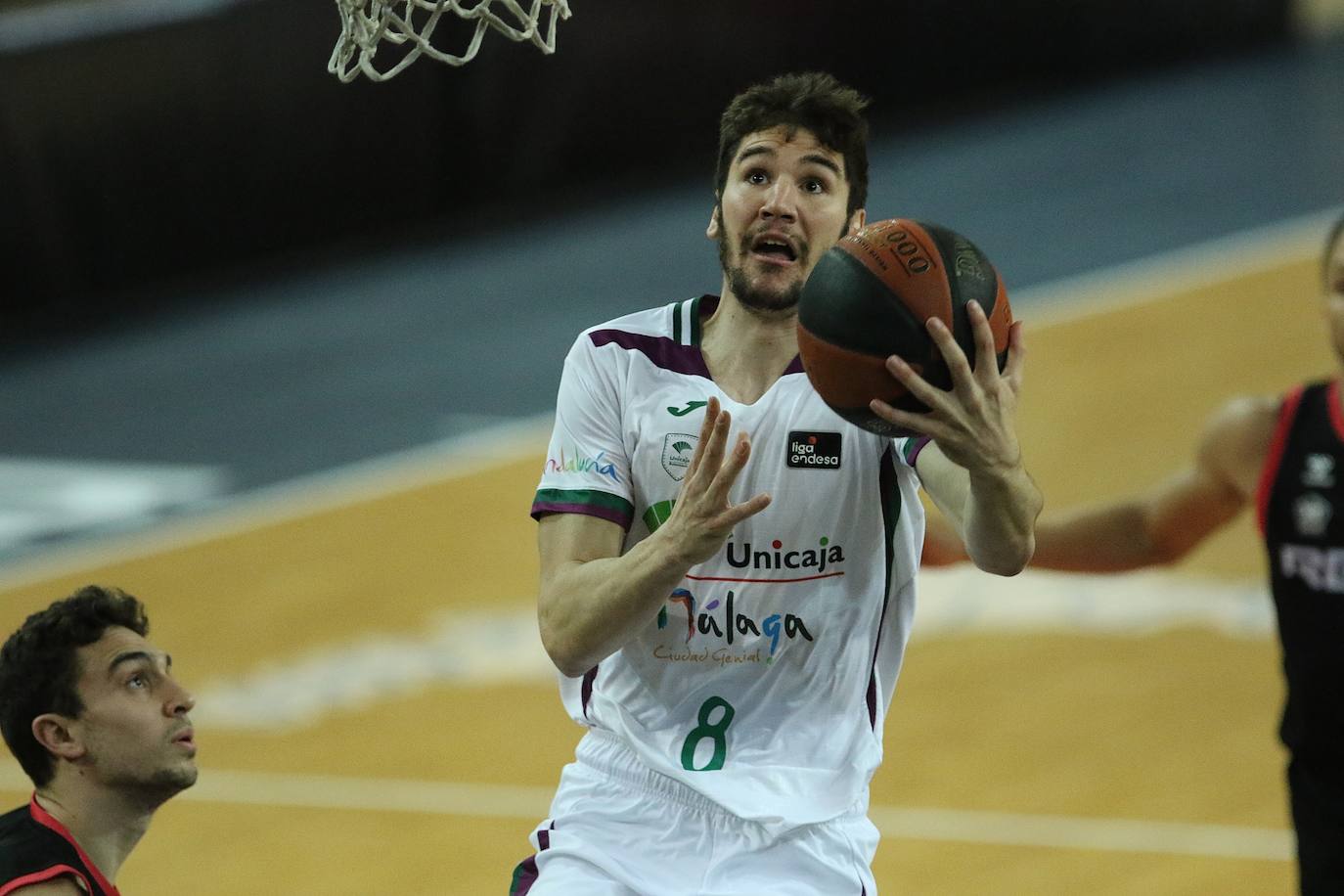 Victoria del Unicaja en la cancha del Bilbaco Basket. 