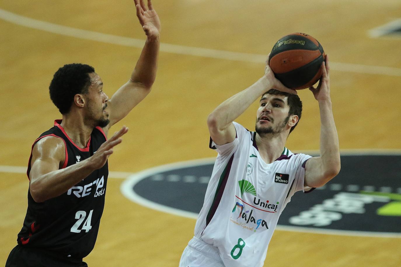 Victoria del Unicaja en la cancha del Bilbaco Basket. 