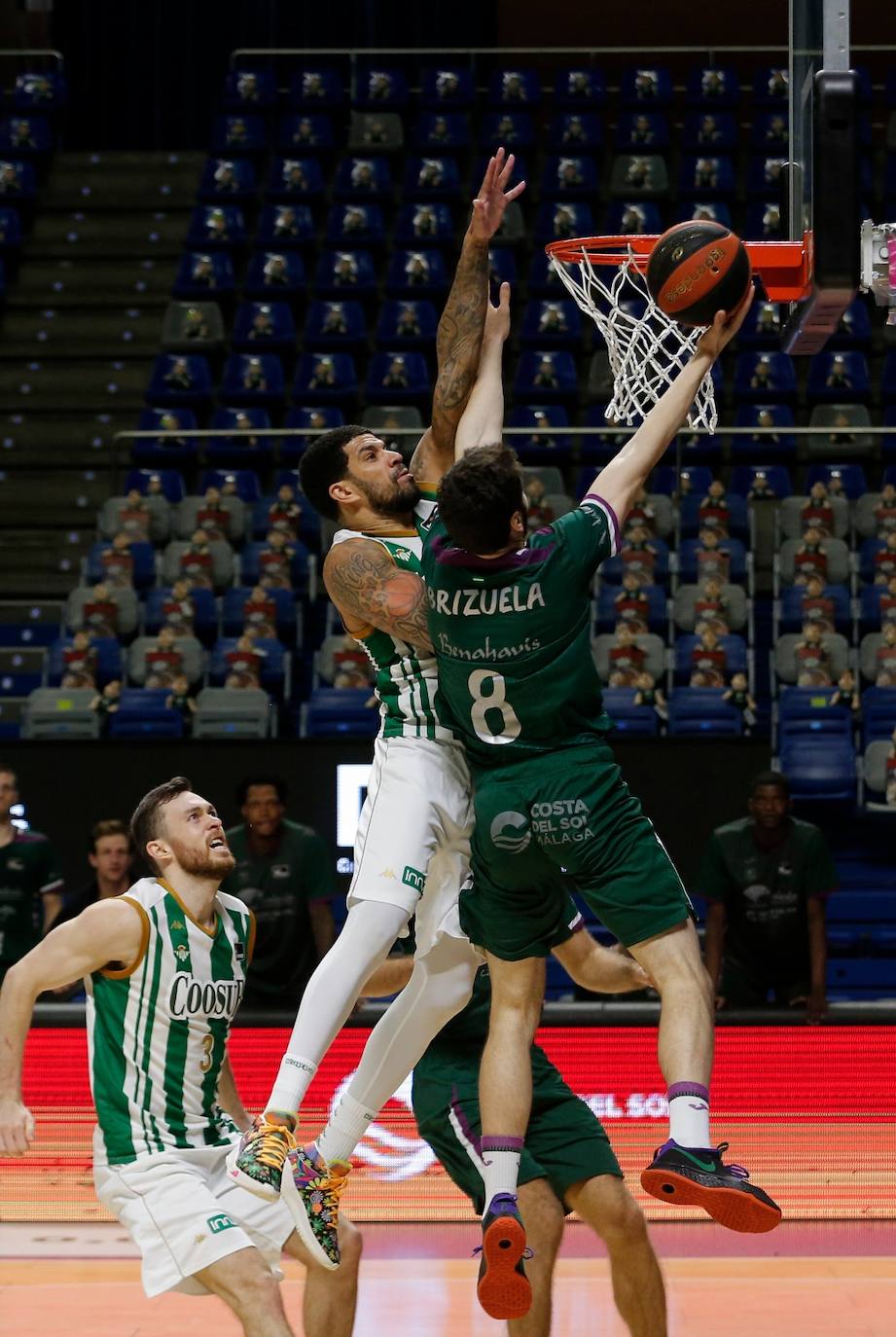 El Unicaja pierde en casa con el Betis en la prórroga. 