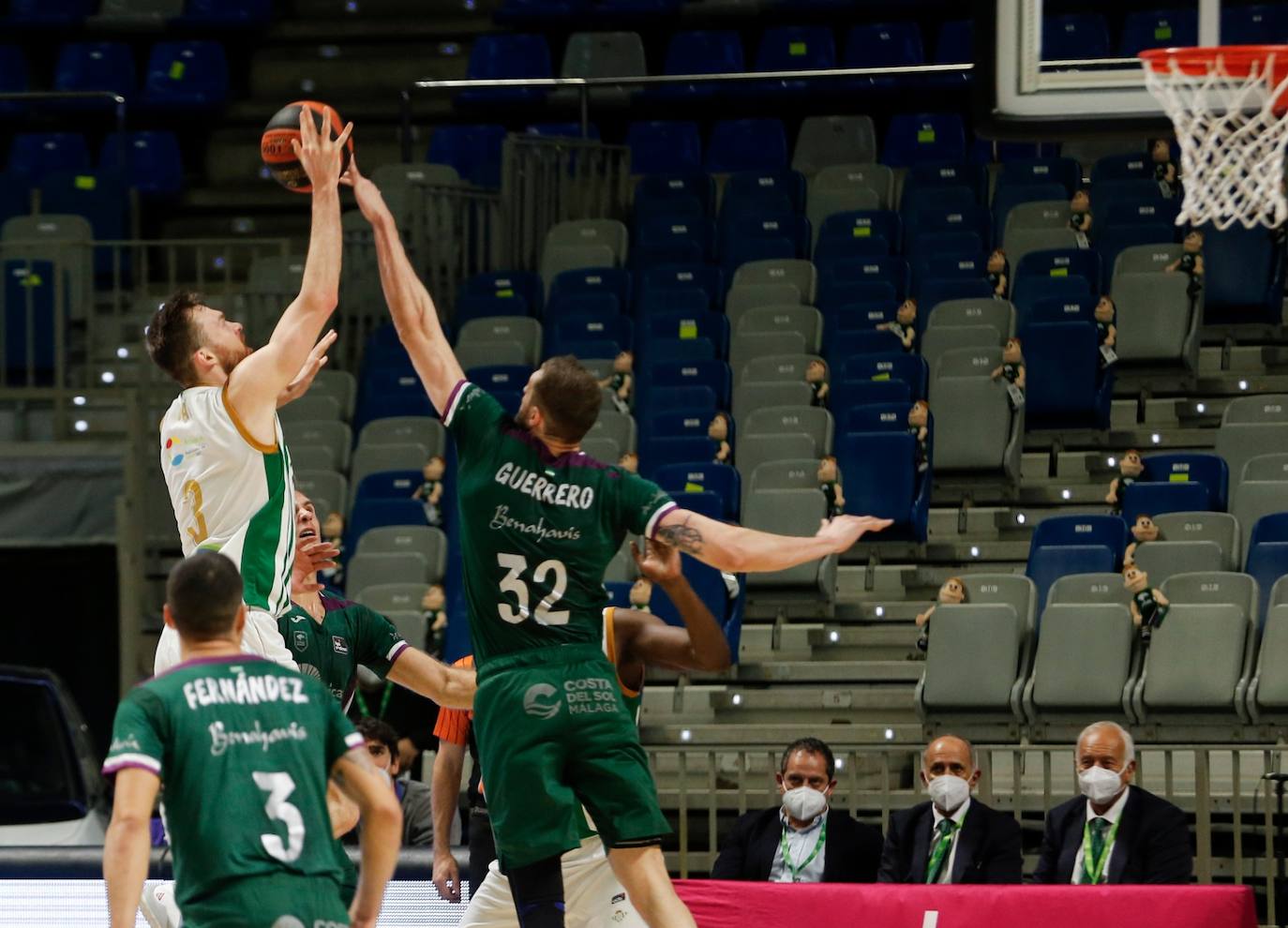 El Unicaja pierde en casa con el Betis en la prórroga. 