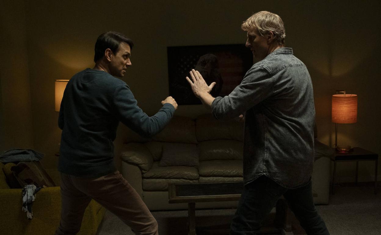 Ralph Macchio y William Zabka vuelven a encarnar a Daniel y Johnny.