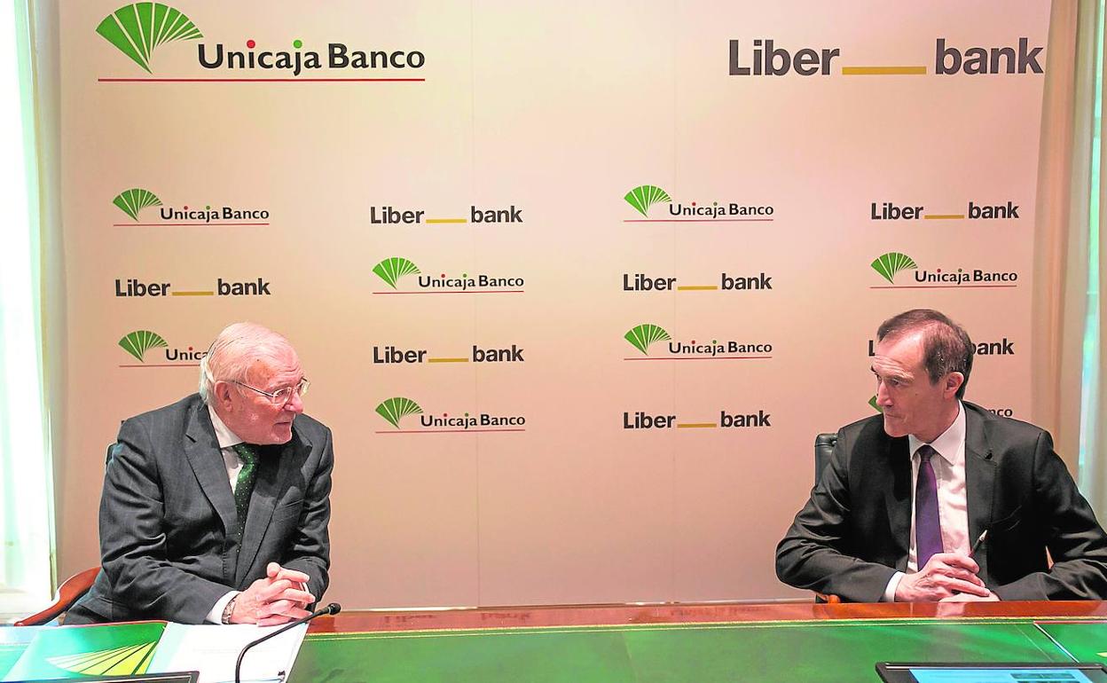 Manuel Azuaga y Manuel Menéndez, durante la presentación del proyecto en Málaga, ayer. 