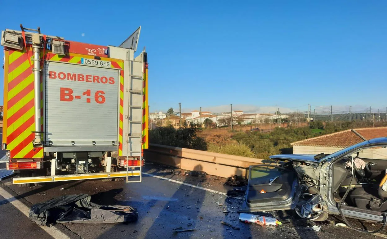 Lugar del accidente, en el que ha habido tres vehículos implicados, con dos fallecidos. 