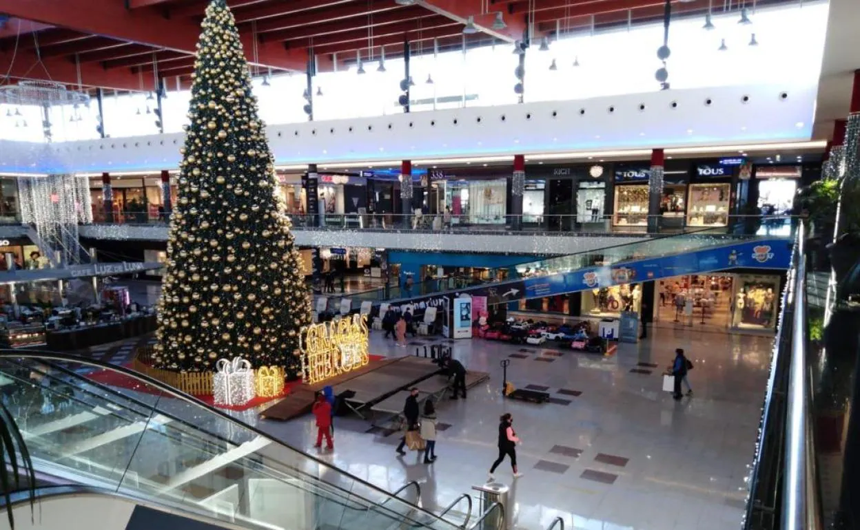Imagen del interior del centro comercial La Cañada.