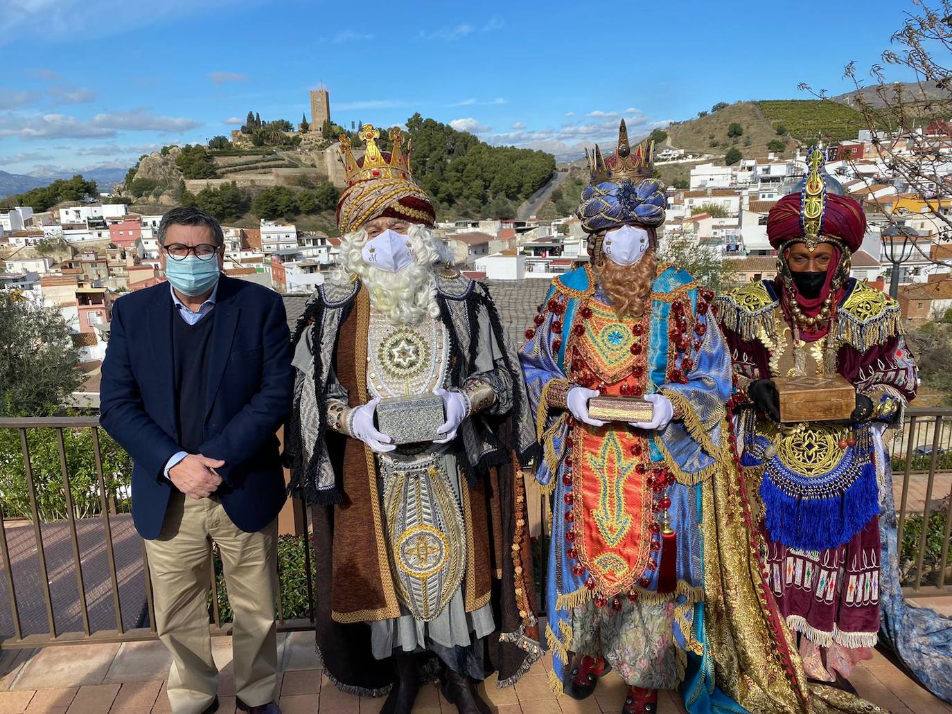 Los Reyes Magos visitan a los niños de Vélez-Málaga