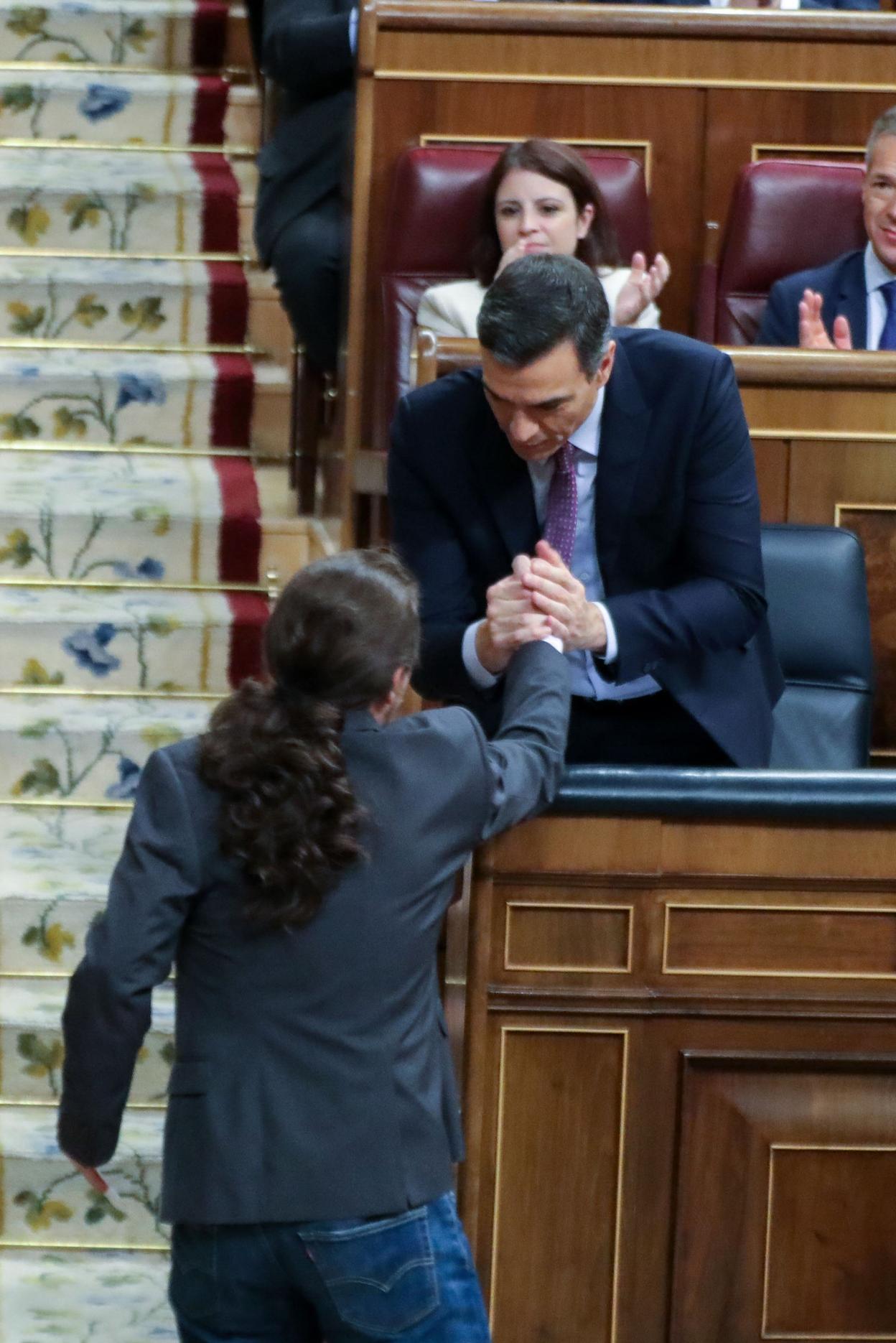 Sánchez pide calma a Iglesias respecto a a Corona en su primera reunión del año