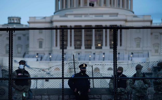 Dimite el jefe de la Policía del Capitolio tras las críticas por el caos