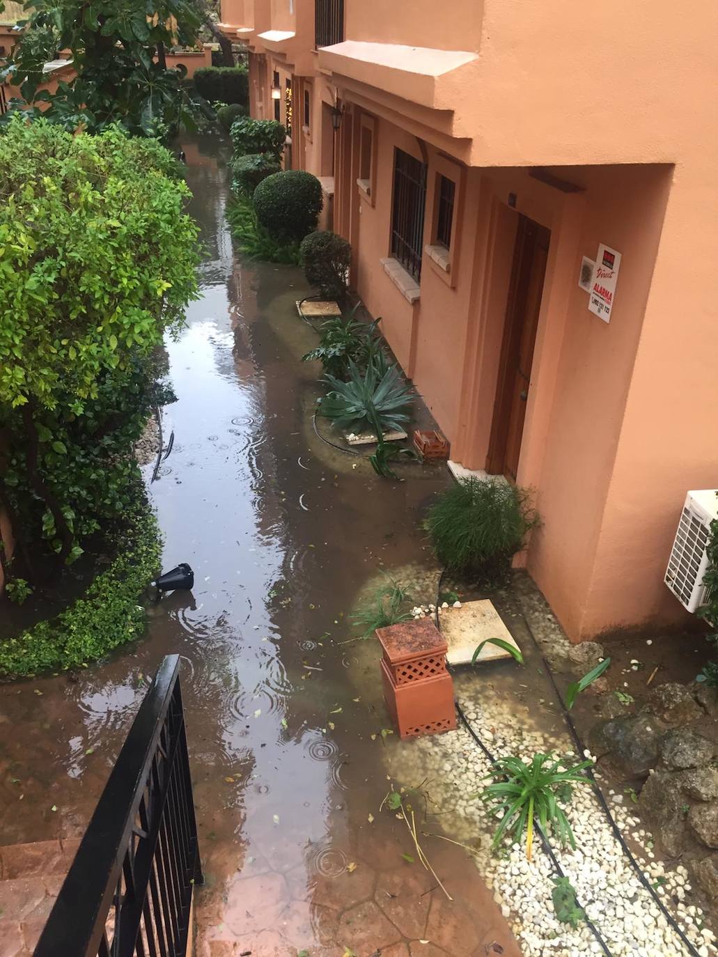 Inundaciones en distintas zonas de Estepona