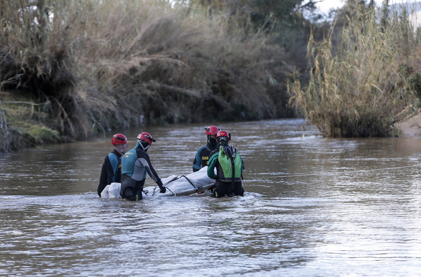 Rescate de los cuerpos de las víctimas de 'Filomena' en el río Fuengirola esta mañana.