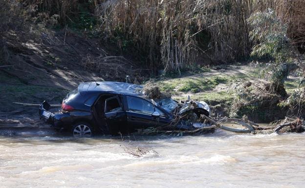 Fallecen un hombre y una mujer ahogados en el río Fuengirola a causa del temporal