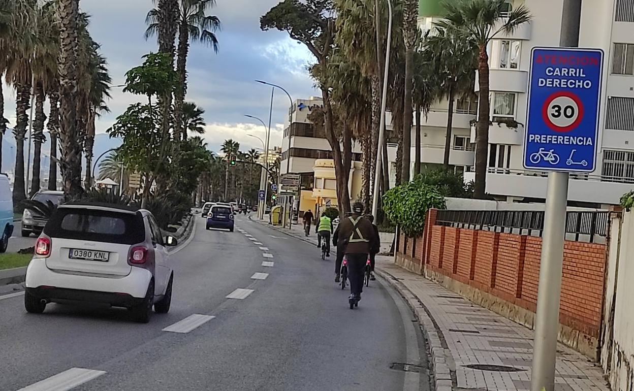 Los participantes, en un momento de la prueba en el paseo marítimo Pablo Ruiz Picasso. 