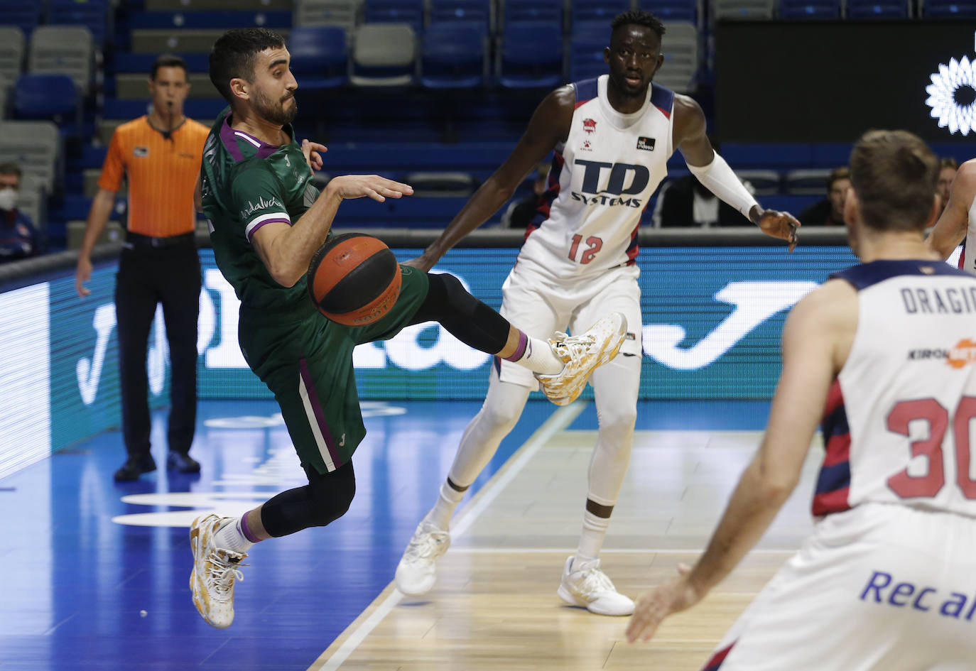 El Unicaja, derrotado en casa por el Baskonia. 