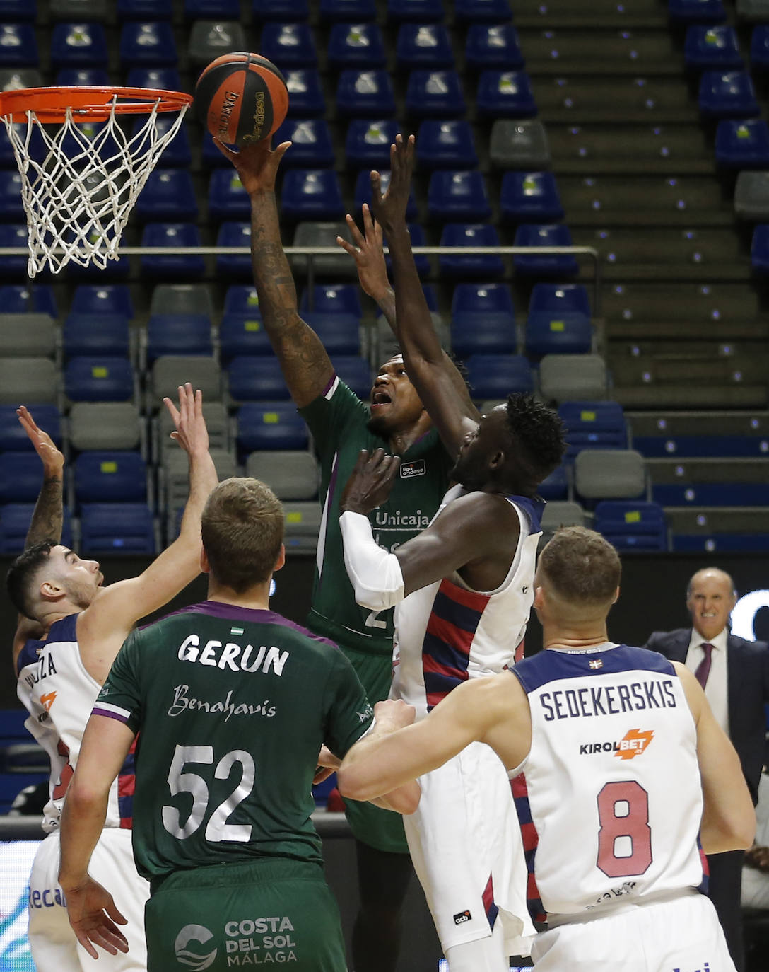 El Unicaja, derrotado en casa por el Baskonia. 