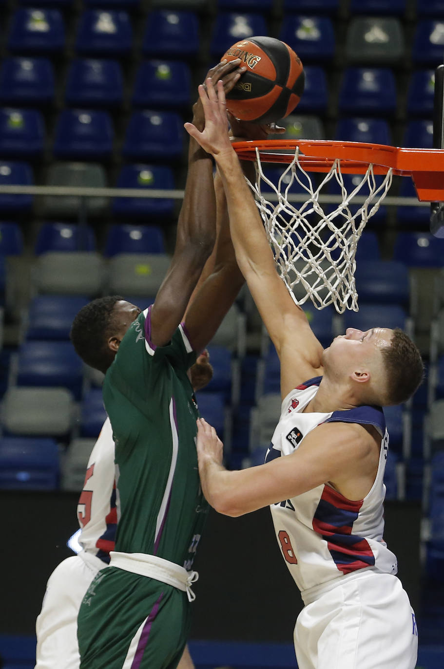 El Unicaja, derrotado en casa por el Baskonia. 