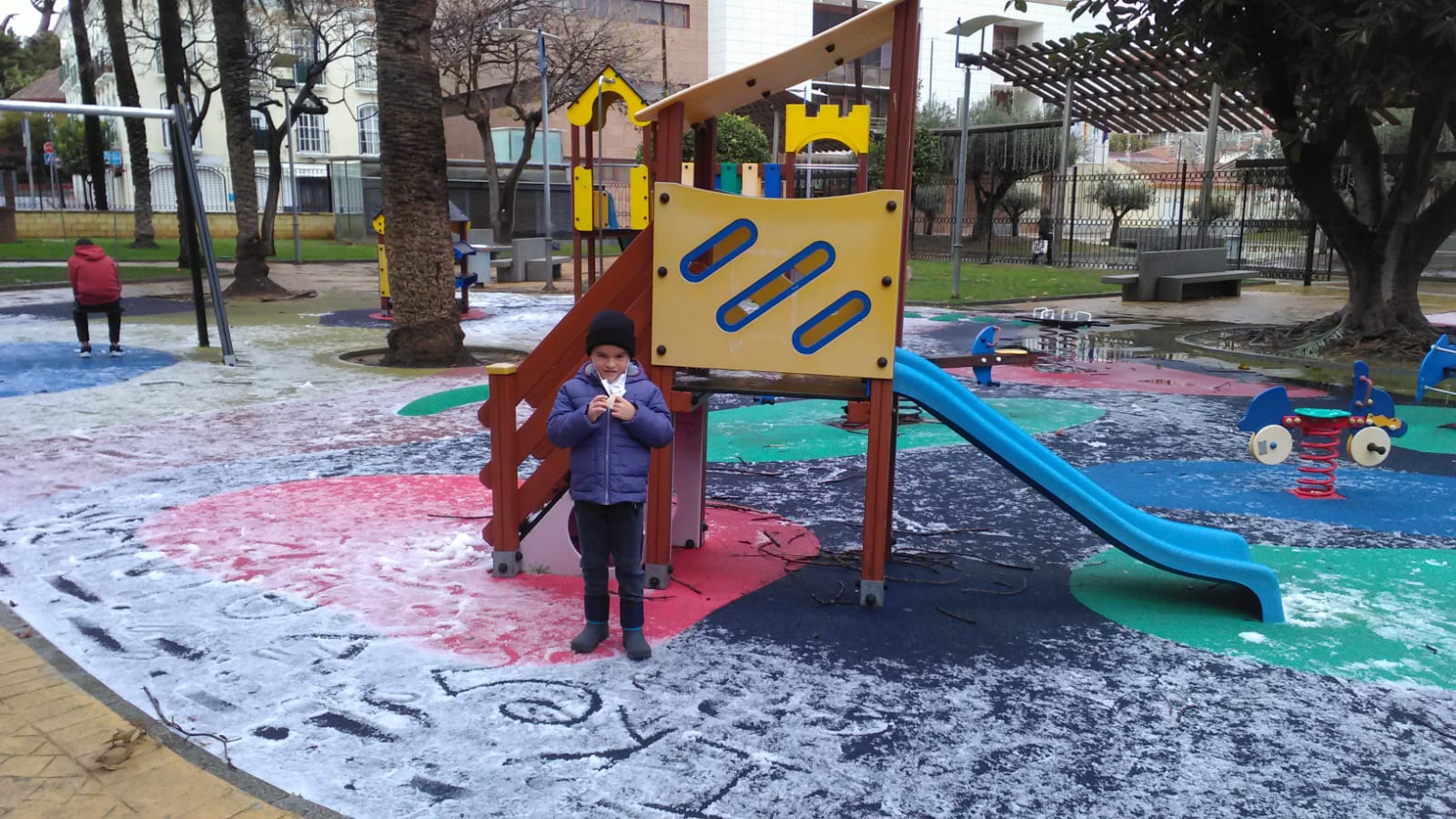 Diversos puntos del municipio de la Costa del Sol se han cubierto de blanco este domingo 