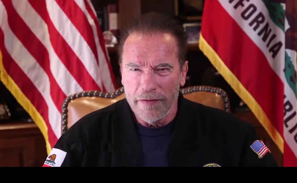 Arnold Schwarzenegger en el momento en el que pronuncia el discurso contra Donald Trump. 