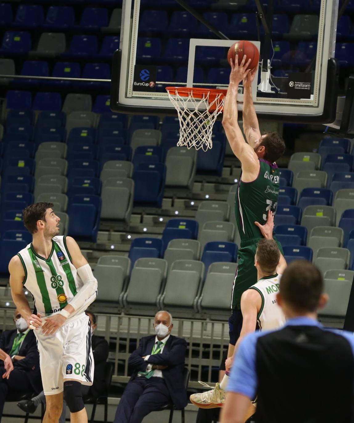 La segunda fase de la Eurocup arrancó en el Martín Carpena